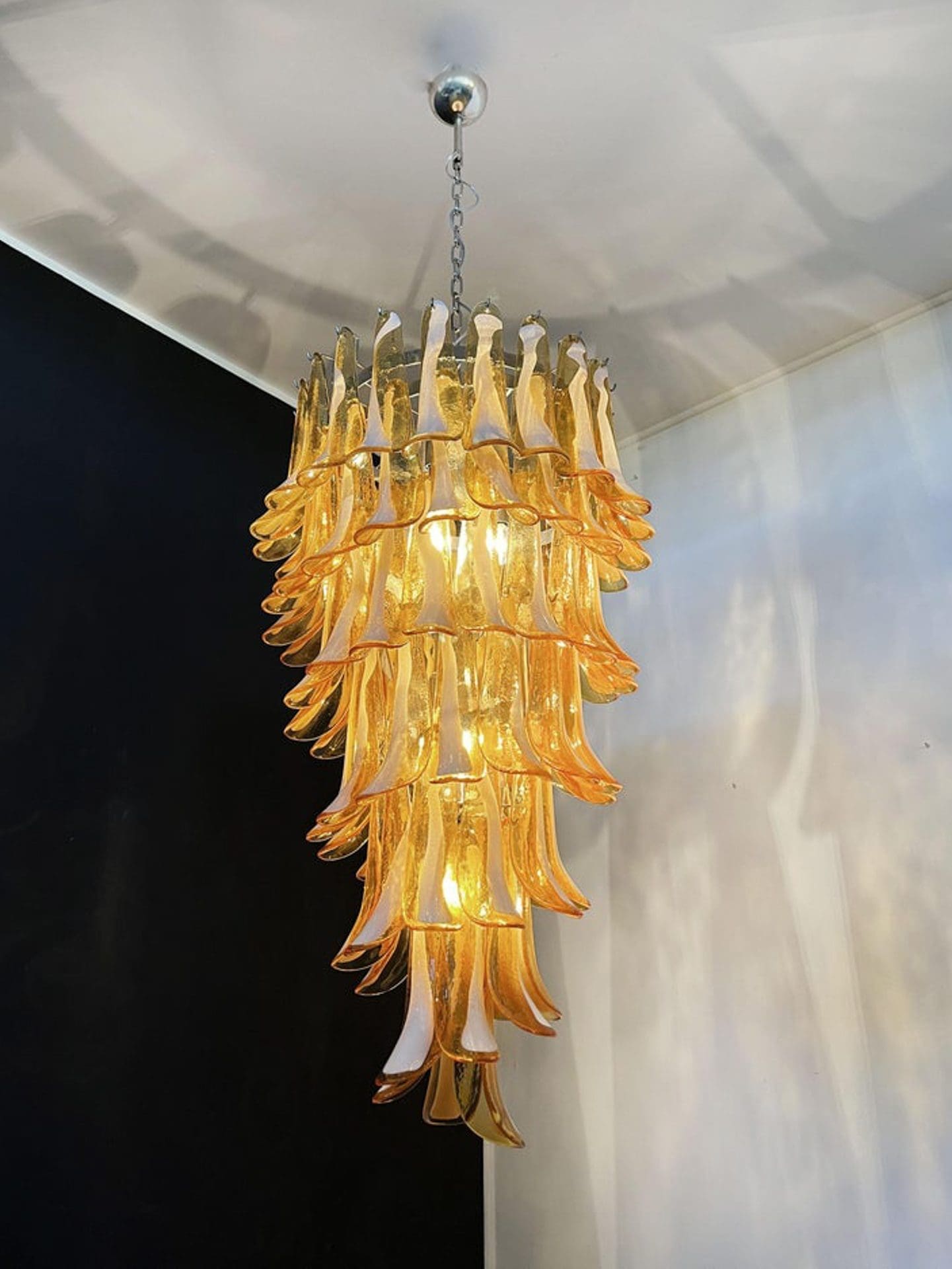 Murano Chandelier – 83 petals – Caramel