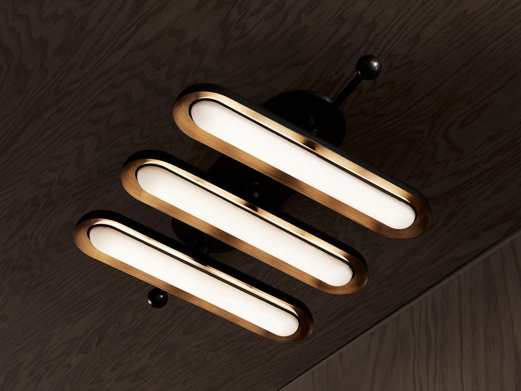 PATUS CIRCUIT 3 SURFACE H18” x W27.5” x D5.75”