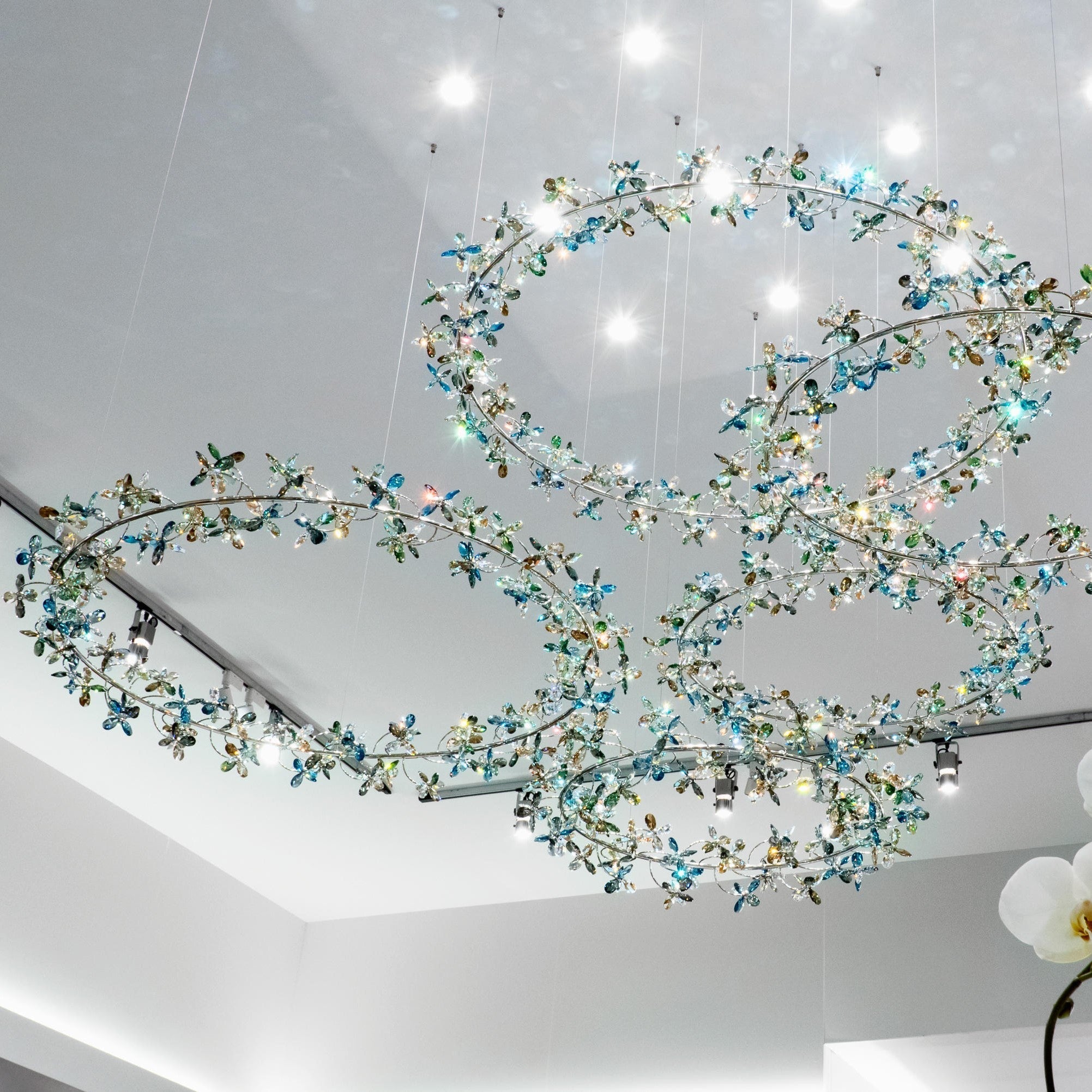 Modern Design Crystal Chandelier with Floral Crown Shape