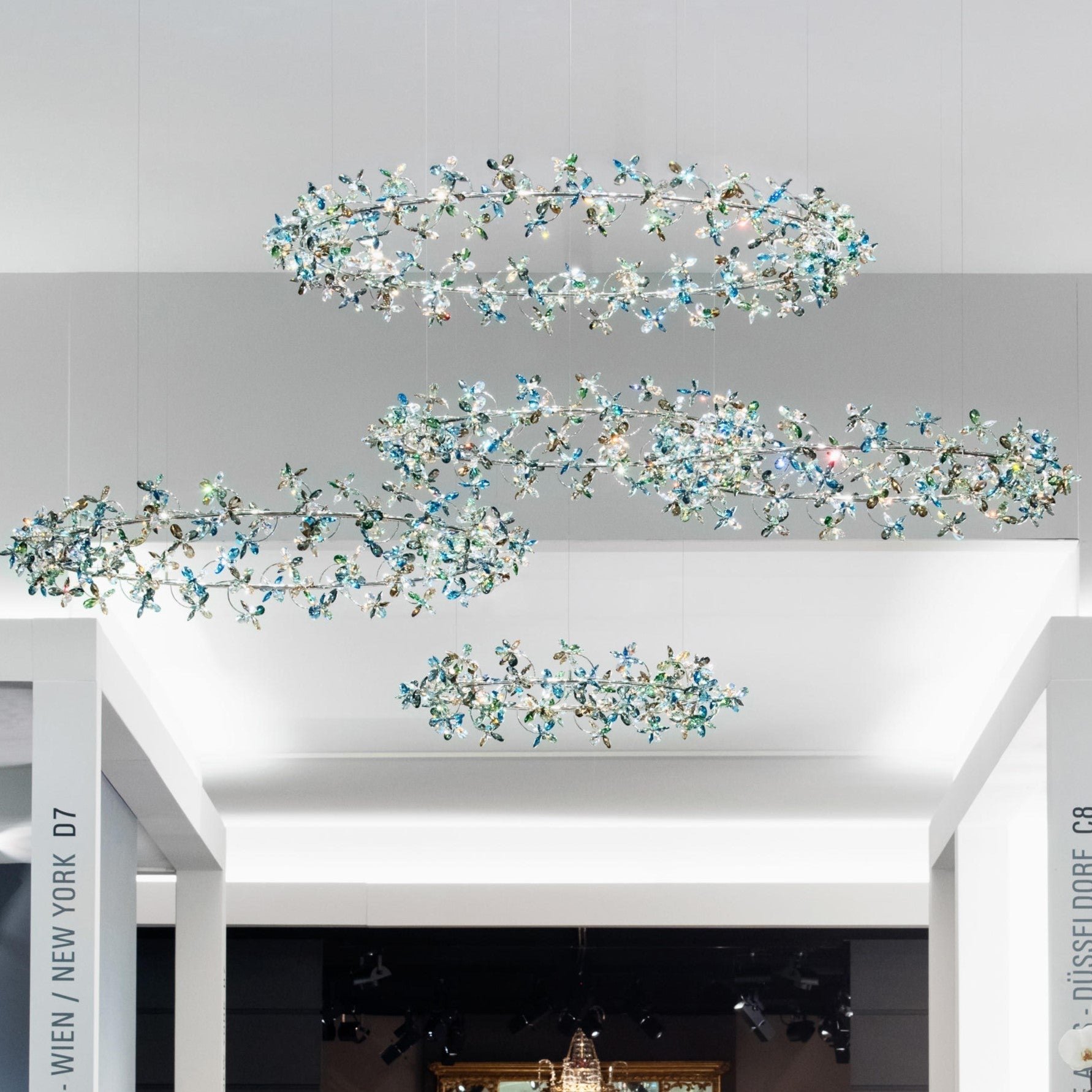 Modern Design Crystal Chandelier with Floral Crown Shape