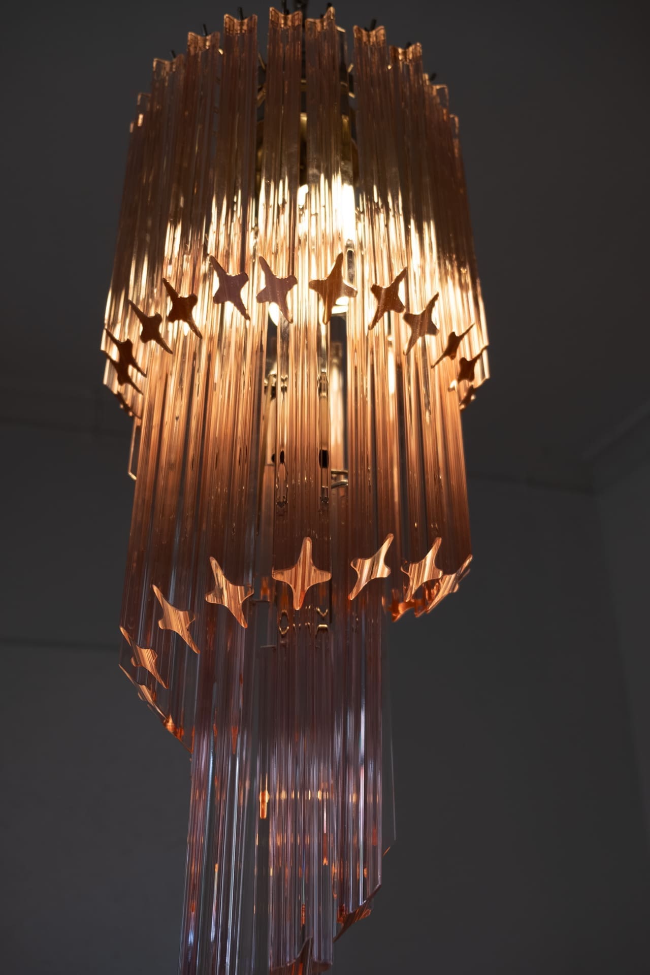 Murano Chandelier – Spiral – 54 prisms – Pink