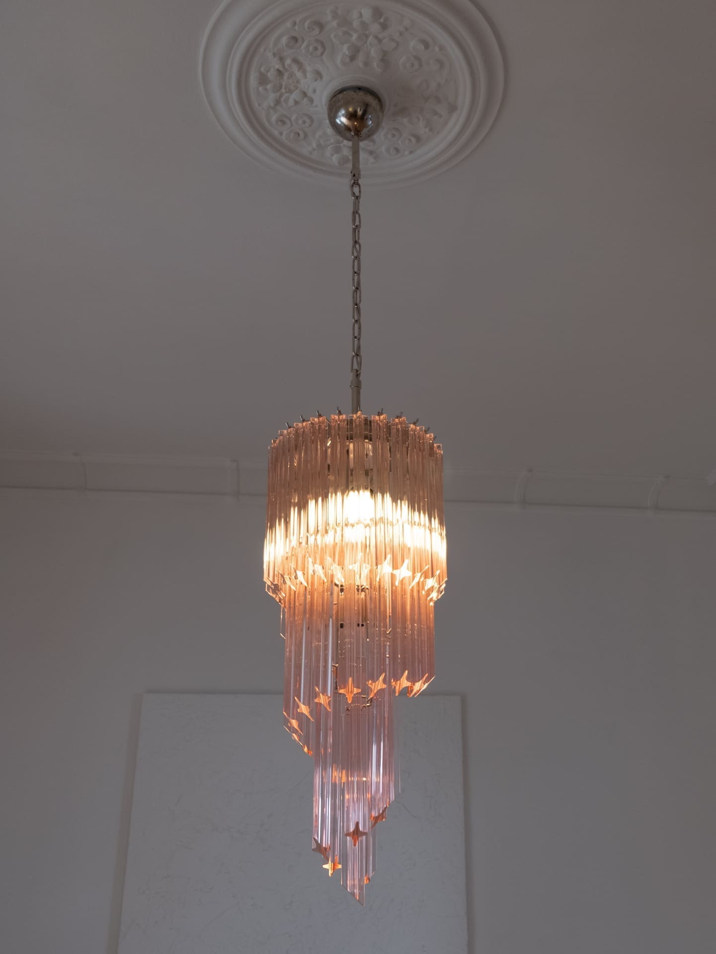 Murano Chandelier – Spiral – 54 prisms – Pink