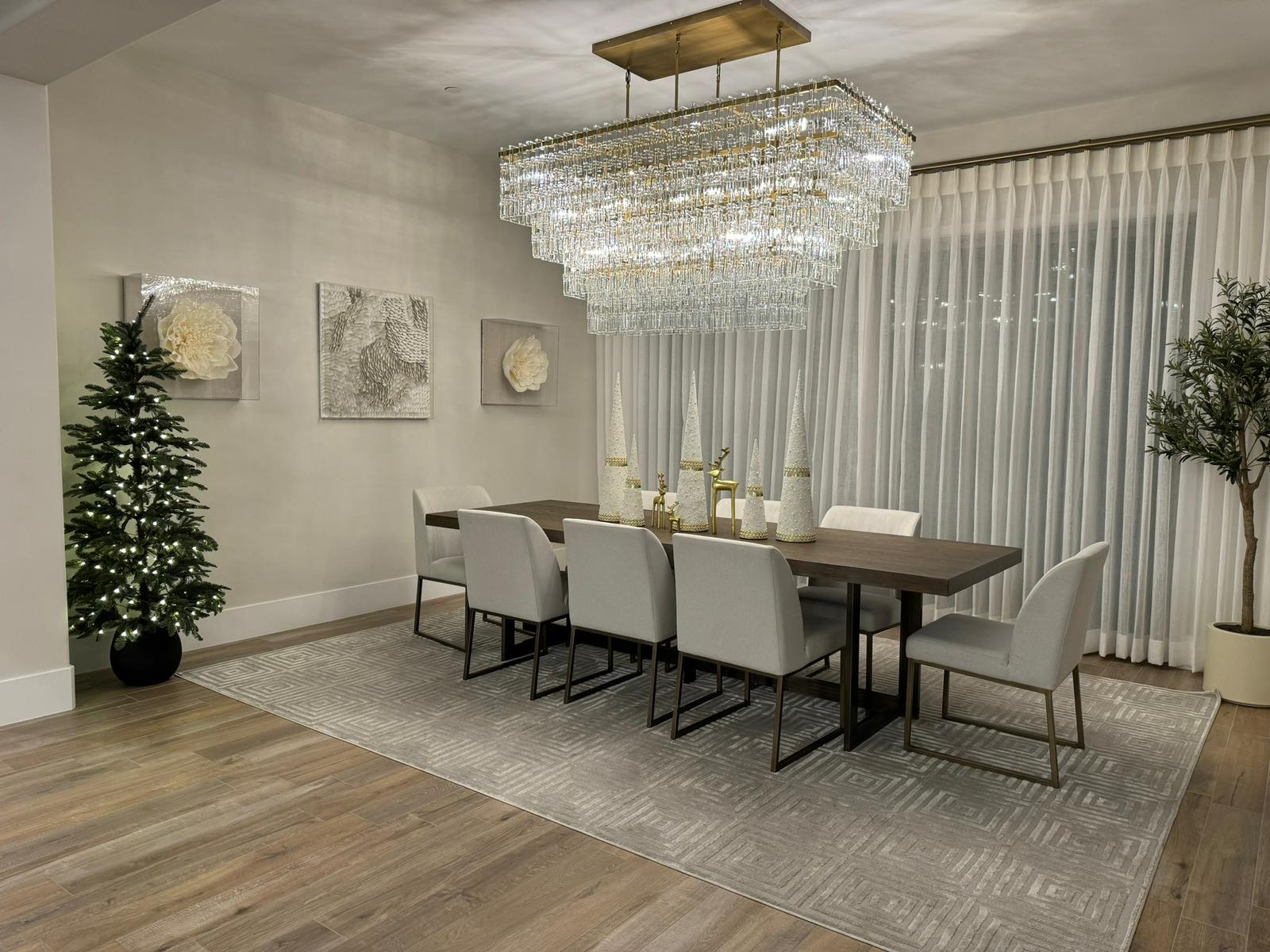 Montis Series Modern Chandelier