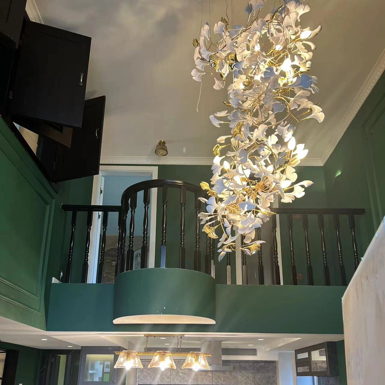 Artistic Tree Branch Pendant Light with Ceramic Ginkgo Leaves for High Ceilings in Hotel or Home