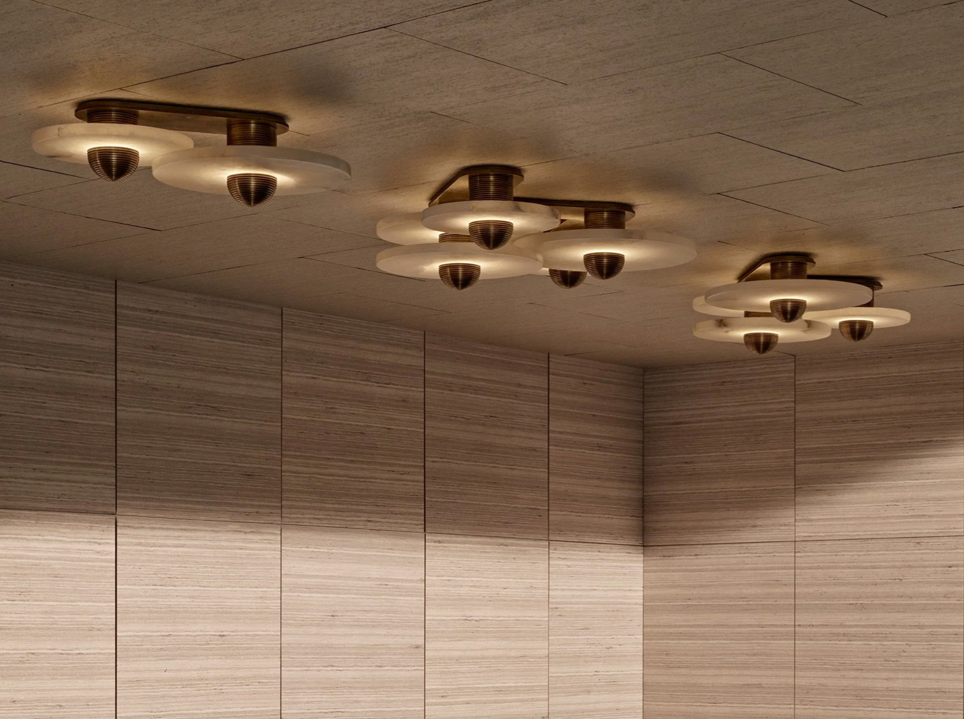 PATUS MEDIAN 4 SURFACE H8" x W37" x L24"