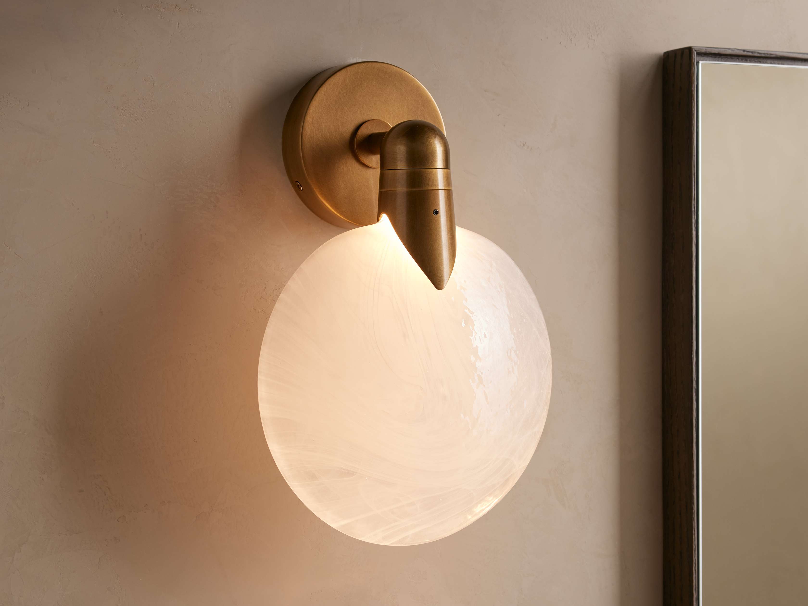 Lyla Sconce